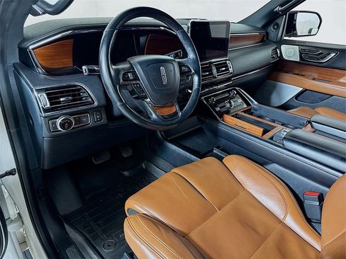 Used 2019 Lincoln Navigator L Reserve image 7