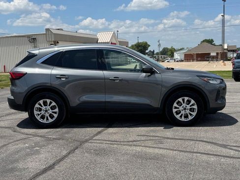 Used 2023 Ford Escape Active w/ Tech Pack #2 AWD/4WD image 2