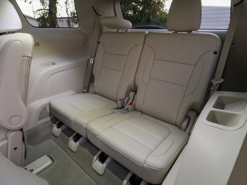 Used 2022 GMC Acadia Denali w/ Denali Ultimate Package image 29