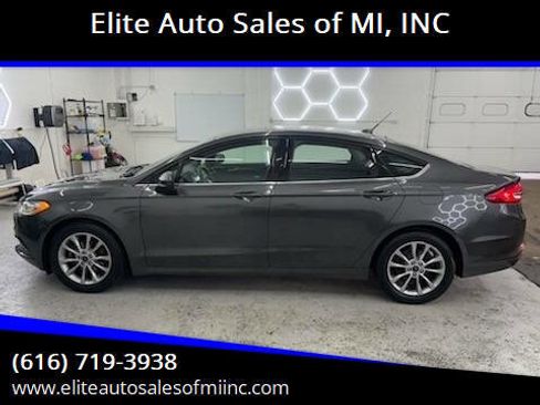Used 2017 Ford Fusion SE w/ Fusion SE Technology Package image 1