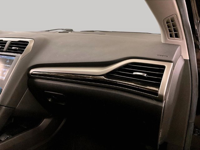 Used 2015 Ford Fusion SE w/ Equipment Group 202A FWD image 16