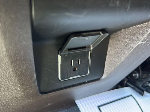 Used 2021 Chevrolet Suburban Z71 w/ Z71 Signature Package image 25