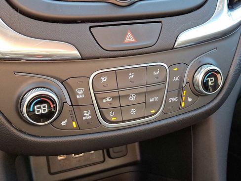 Used 2020 Chevrolet Equinox LT image 17