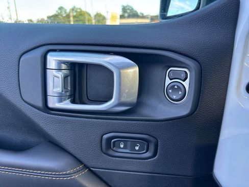 Used 2025 Jeep Wrangler Sahara image 20