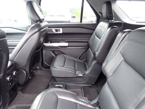 Used 2020 Ford Explorer XLT w/ Equipment Group 202A AWD/4WD image 12