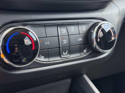 Used 2023 Chevrolet TrailBlazer LT FWD image 19