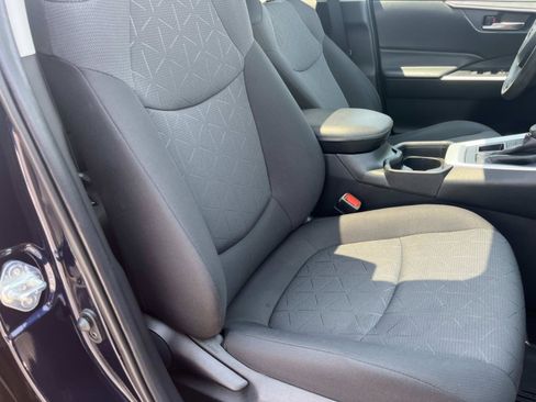 Used 2020 Toyota RAV4 XLE w/ Convenience Package AWD/4WD image 24