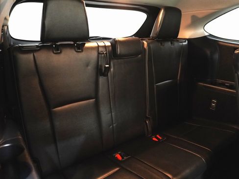 Certified 2023 Toyota Highlander L image 17