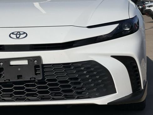 Used 2025 Toyota Camry SE FWD image 9