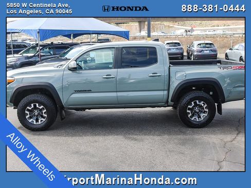 Used 2022 Toyota Tacoma TRD Off-Road w/ Technology Package AWD/4WD image 3
