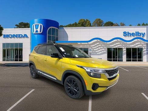 Used 2022 Kia Seltos Nightfall Edition image 2