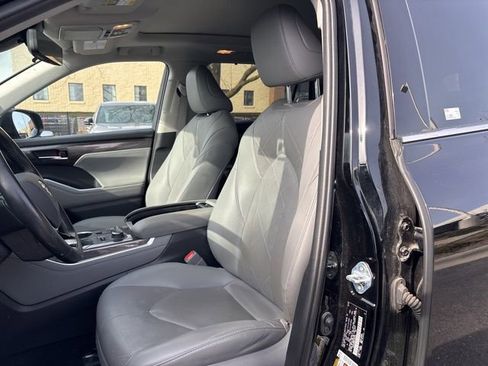 Used 2020 Toyota Highlander Platinum image 12