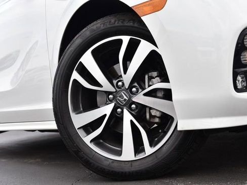 Used 2023 Honda Odyssey Touring image 3