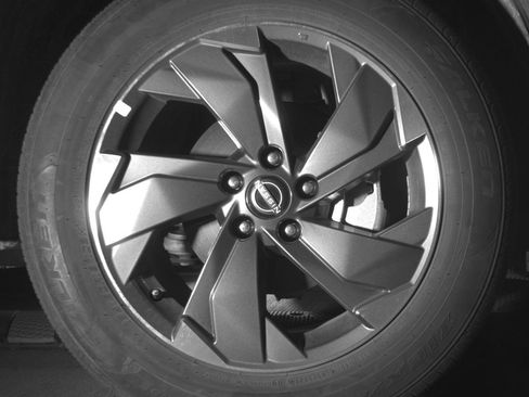 Used 2025 Nissan Rogue SV image 12