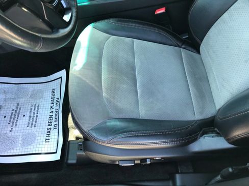 Used 2017 Ford Explorer XLT w/ Equipment Group 202A AWD/4WD image 7