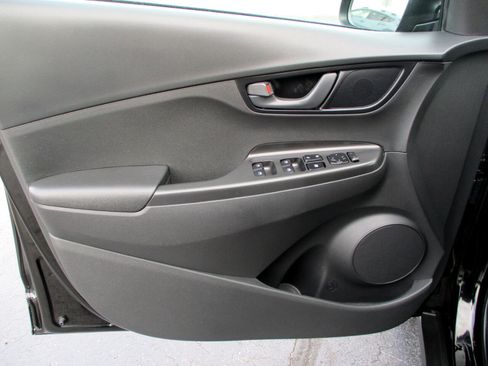 Used 2023 Hyundai Kona SEL image 18