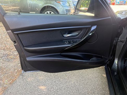 Used 2018 BMW 320i Sedan RWD image 12