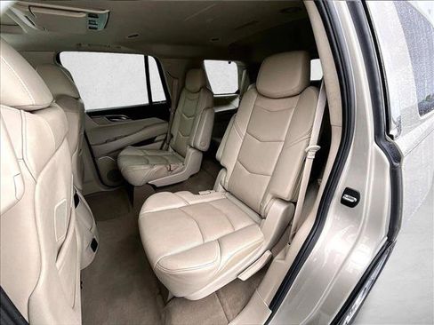 Used 2015 Cadillac Escalade Premium image 28