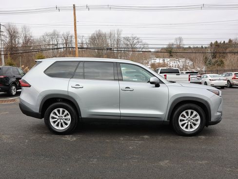 Used 2025 Toyota Grand Highlander AWD image 8