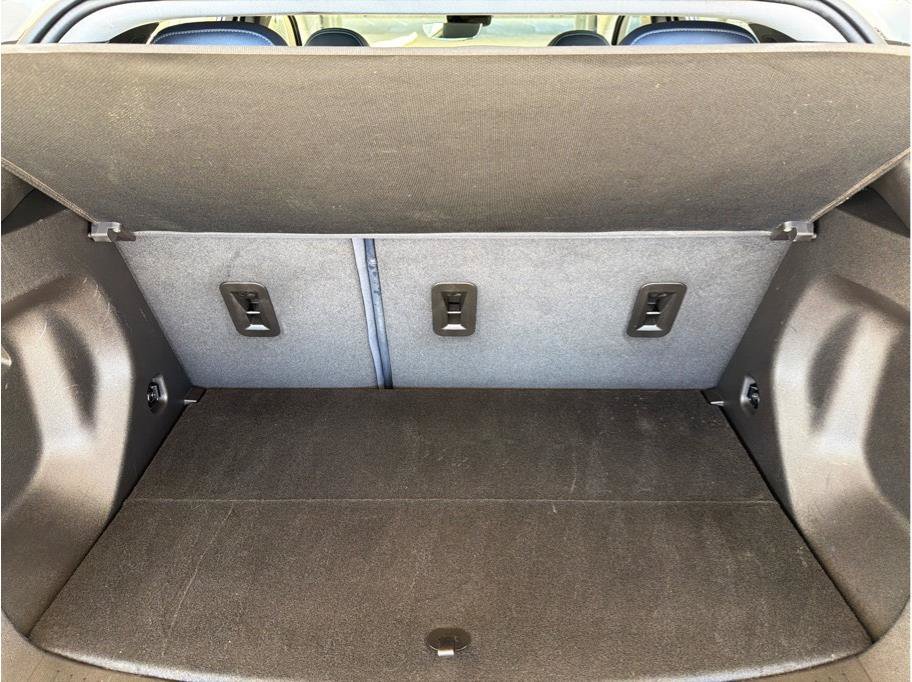 Used 2022 Chevrolet Bolt EUV Premier w/ Sun & Sound Package FWD image 12