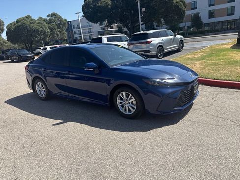 Used 2025 Toyota Camry LE w/ Convenience Package FWD image 7