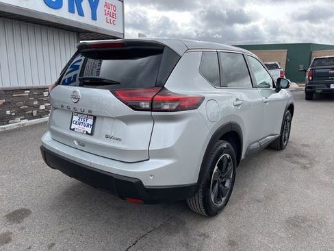 Used 2024 Nissan Rogue SV AWD/4WD image 11