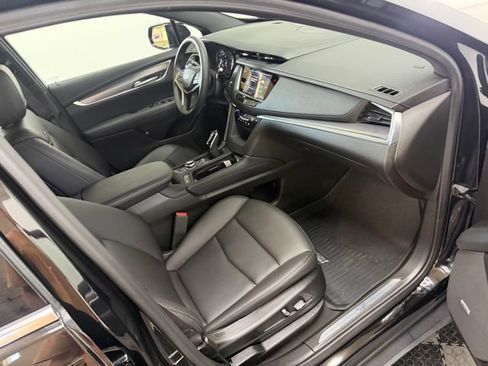 Used 2025 Cadillac XT5 Luxury w/ LPO, Floor Liner Package FWD image 29