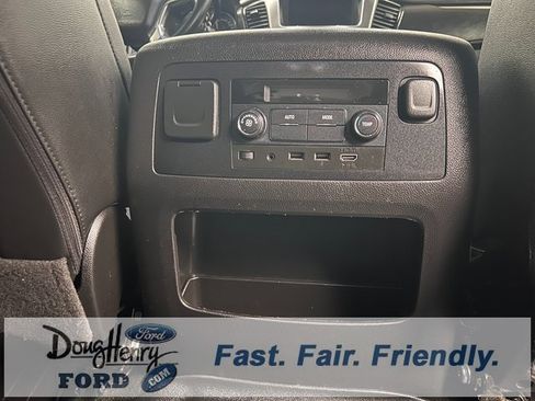 Used 2017 Chevrolet Suburban LT image 42