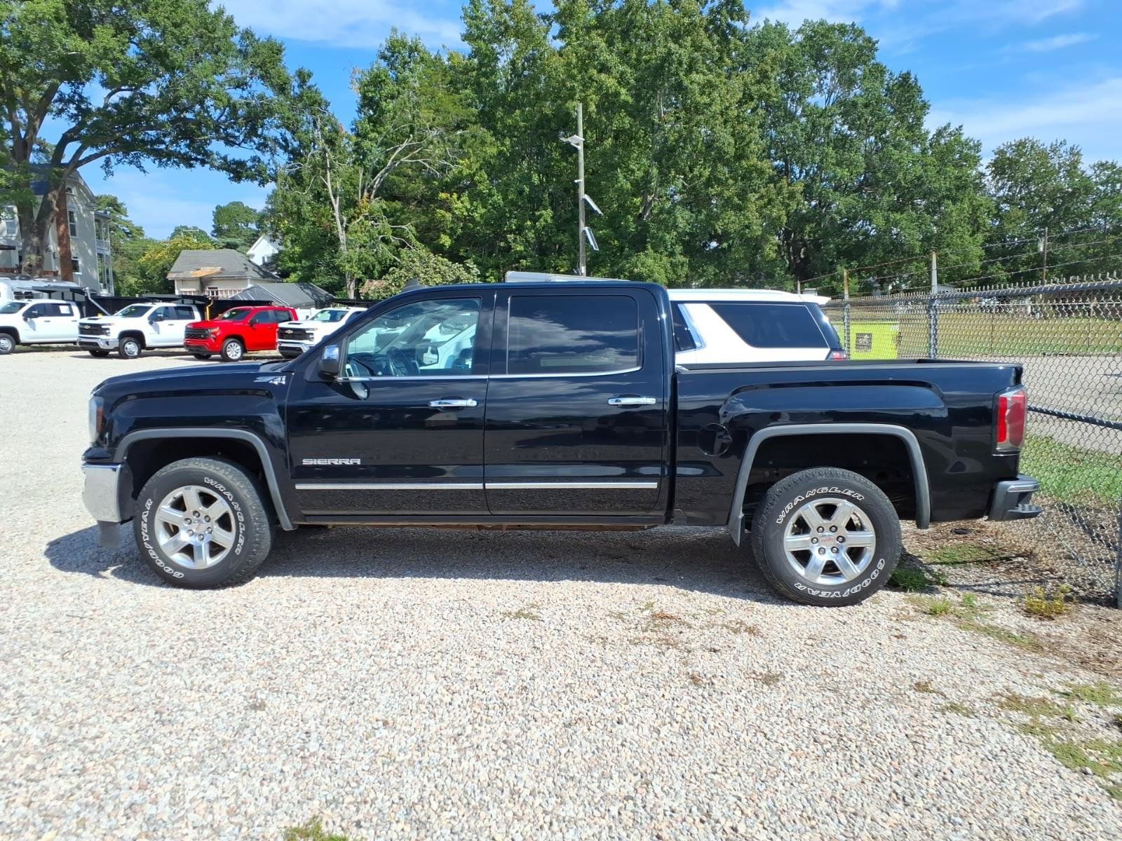 Used 2017 GMC Sierra 1500 SLT w/ Suspension Package, Off-Road AWD/4WD image 3