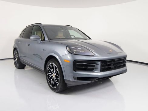 Certified 2026 Porsche Cayenne E-Hybrid AWD/4WD image 12