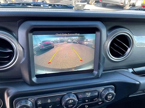Used 2022 Jeep Wrangler Unlimited Sahara w/ LED Lighting Group AWD/4WD image 27