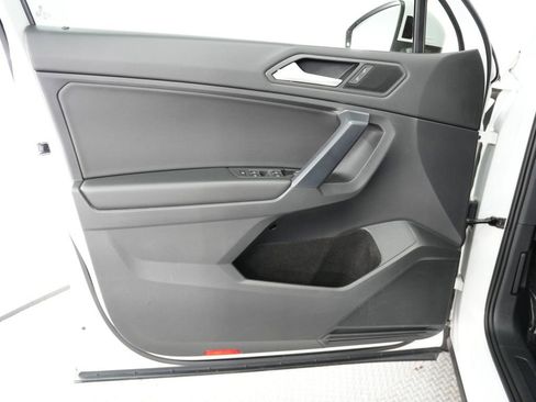 Used 2021 Volkswagen Tiguan SE w/ Panoramic Sunroof Package FWD image 41