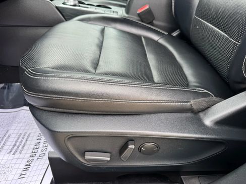 Used 2022 Ford Escape SEL w/ Technology Package FWD image 21