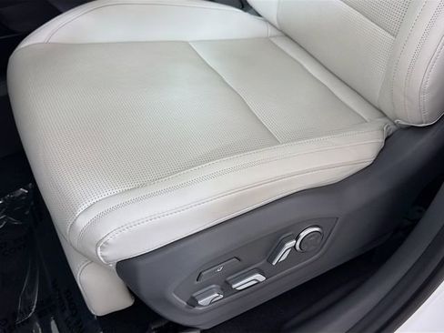 Used 2025 Hyundai Santa Fe Calligraphy image 16