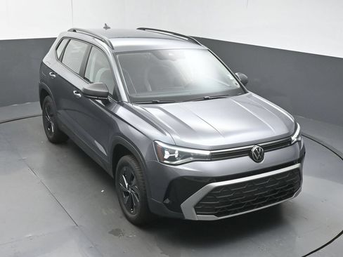 Used 2025 Volkswagen Taos SE FWD image 43