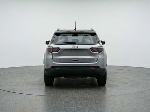 Used 2025 Jeep Compass Limited image 6