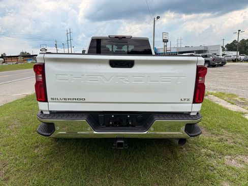 Used 2024 Chevrolet Silverado 3500 LTZ w/ LTZ Convenience Package AWD/4WD image 4