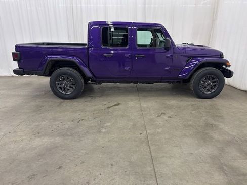 New 2026 Jeep Gladiator Sport image 25