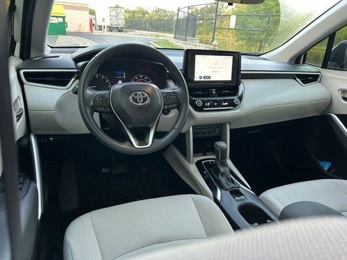 Used 2025 Toyota Corolla Cross LE FWD image 13