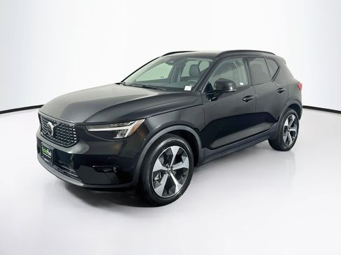 Used 2023 Volvo XC40 B4 Ultimate FWD image 3
