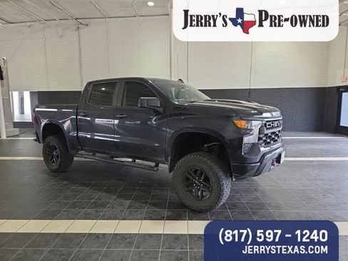 Used 2023 Chevrolet Silverado 1500 Custom Trail Boss w/ LPO, Dark Essentials Package image 2