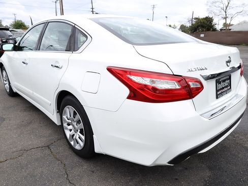 Used 2017 Nissan Altima 2.5 S w/ Power Driver Seat Package FWD image 6