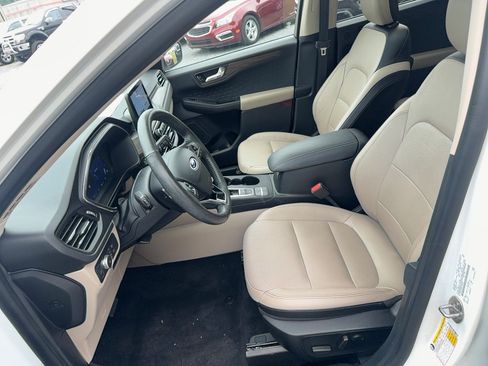 Used 2020 Ford Escape Titanium AWD/4WD image 13