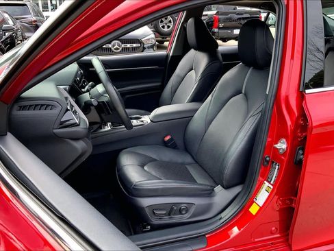 Used 2021 Toyota Camry XSE image 8