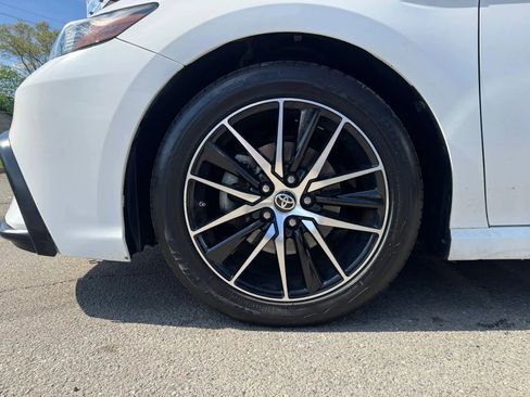 Used 2021 Toyota Camry SE FWD image 29