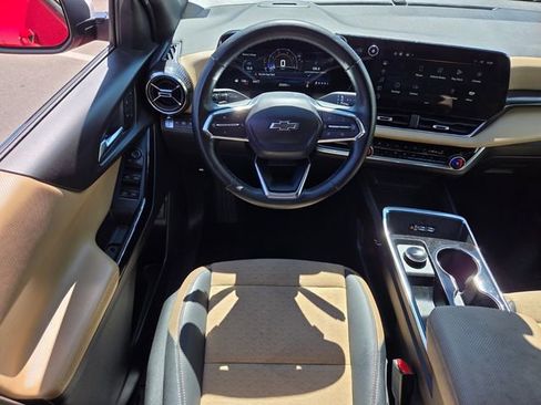 Certified 2025 Chevrolet Equinox ACTIV w/ Safety and Technology Package image 12