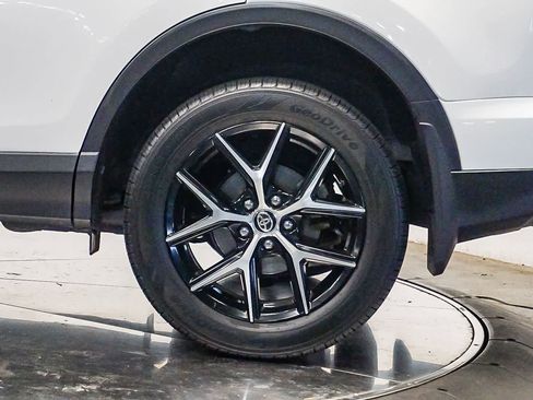 Used 2018 Toyota RAV4 SE w/ Power Extra Value Package image 10