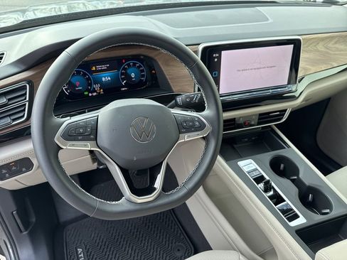 Certified 2024 Volkswagen Atlas SE image 23