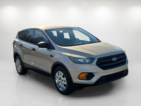 Used 2018 Ford Escape S image 3