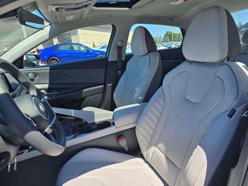New 2026 Hyundai Elantra Limited FWD image 18